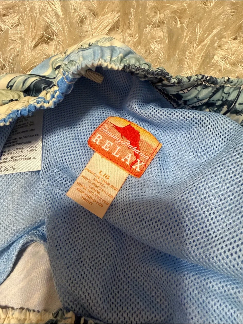 Men’s Size L Tommy Bahama Blue and White Tropical Sailboat Swim Shorts
